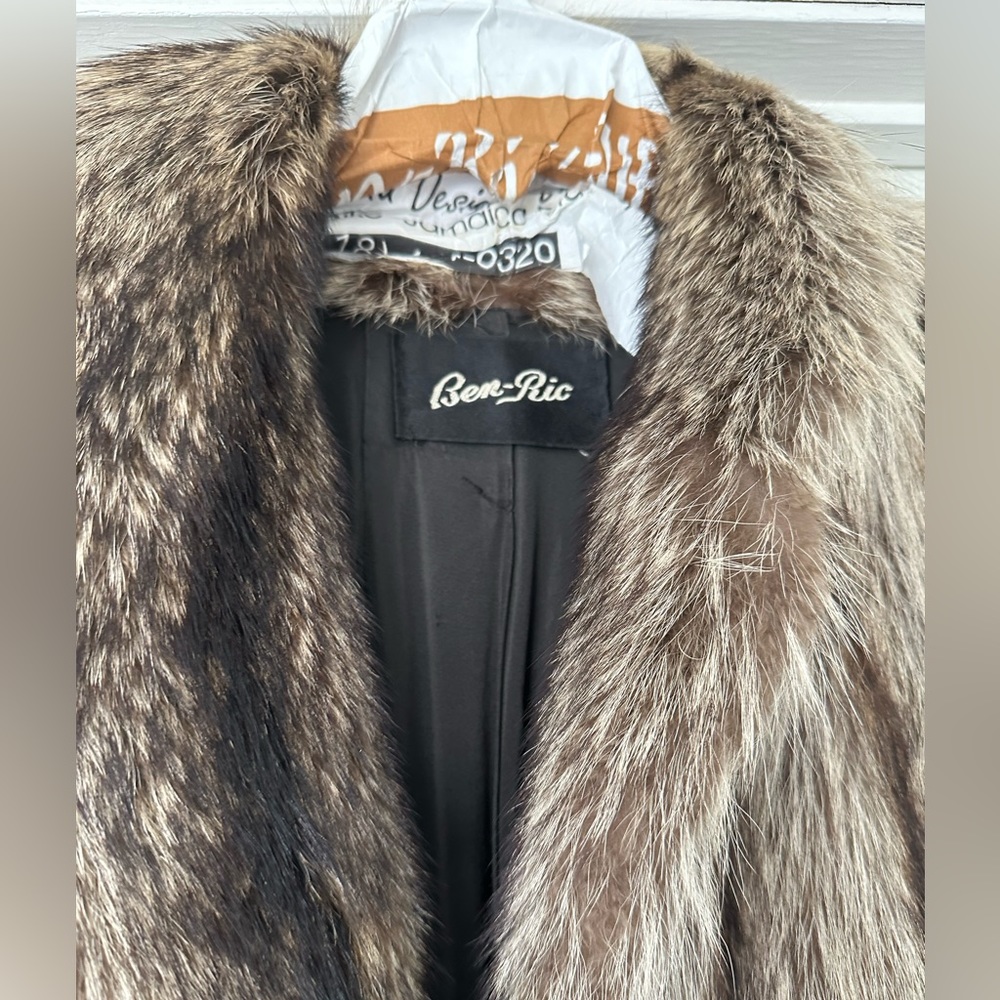 Authentic Ben Ric fur coat. - Picture 3 of 8